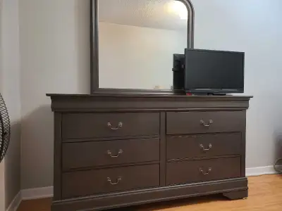 ModernBedroom set from a non smoking home in good condition.