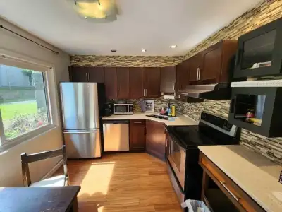 2 Rooms Available in a 3-Bed, 1-Bath Unit – Prime Esquimalt Location Price: $750 for smaller room, $...