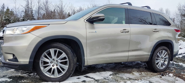 2014 Highlander XLE Hybrid  in Cars & Trucks in Bedford