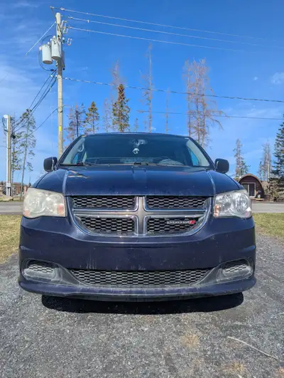 Vends Dodge Caravan 2012 pour pièces. Le véhicule n'est plus immatriculé. Moteur 3.6L Pentastar (202...