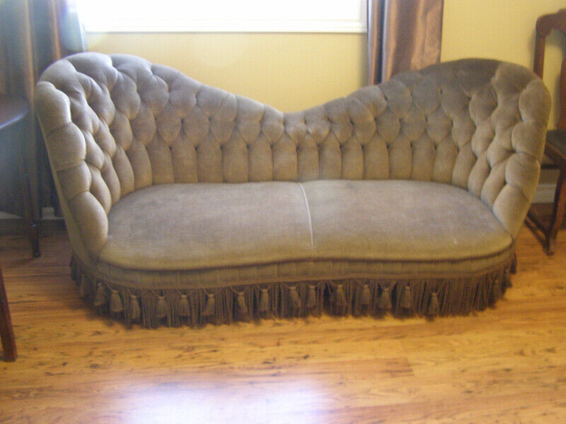 Antique settee / loveseat Couches & Futons City of Halifax Kijiji