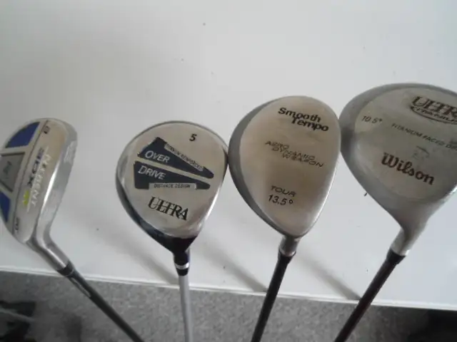 SET OF MEN'S RIGHT HANDED GOLF CLUBS WITH BAG   43 in Golf in Sudbury - Image 7