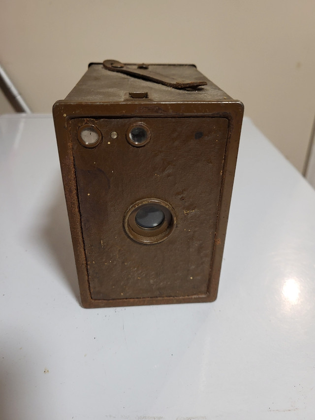 Antique Box Camera  in Cameras & Camcorders in Saint John - Image 2