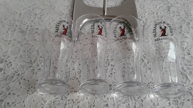 Collectors Alexander Keiths Holder with 4 Matching Glasses in Arts & Collectibles in New Glasgow - Image 2