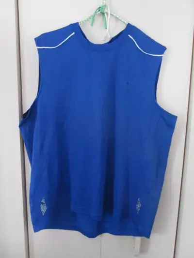 men's blue sleeveless t-shirt (M). not my size. asking $1. if interested call or text me at 705 559...