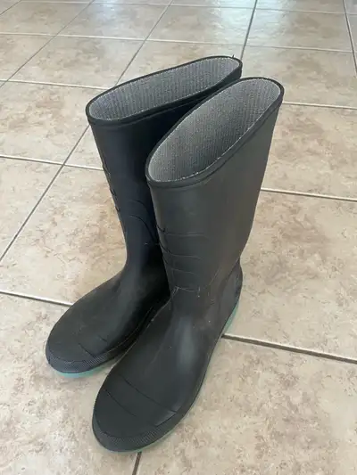 Men’s Ozark Trail Rain Boots - size 11, View more