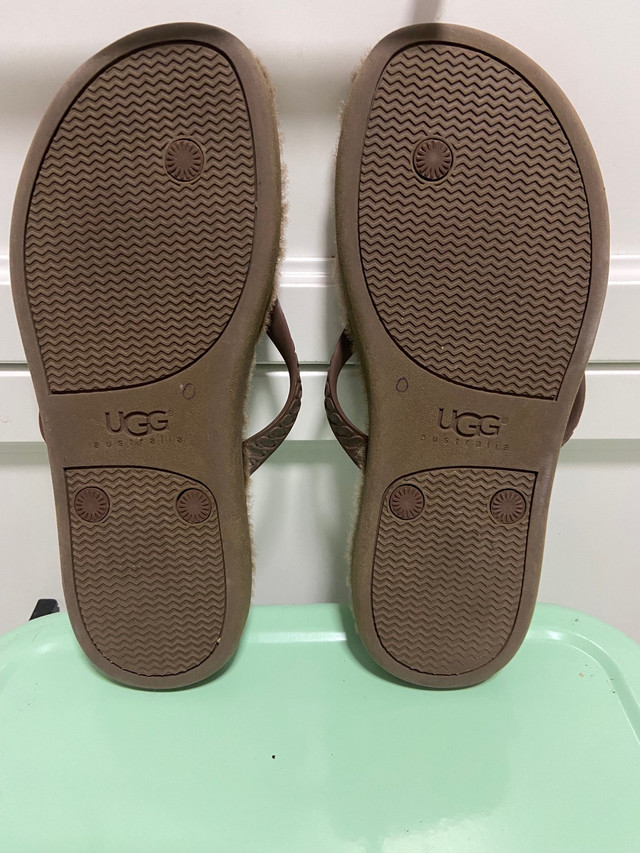 UGG Slipper (size 6) in Women's - Shoes in Winnipeg - Image 3