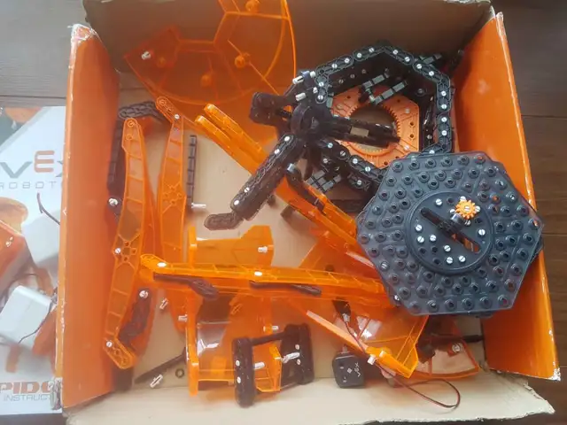 VEX Robotics Spider by over 350 parts in Toys & Games in Calgary - Image 3