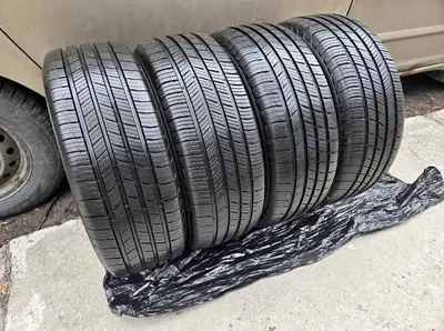 4 pneus d'été 205 55 16 comme neuf bon pour 4 été marque michelin. Je suis en plein déménagement et...