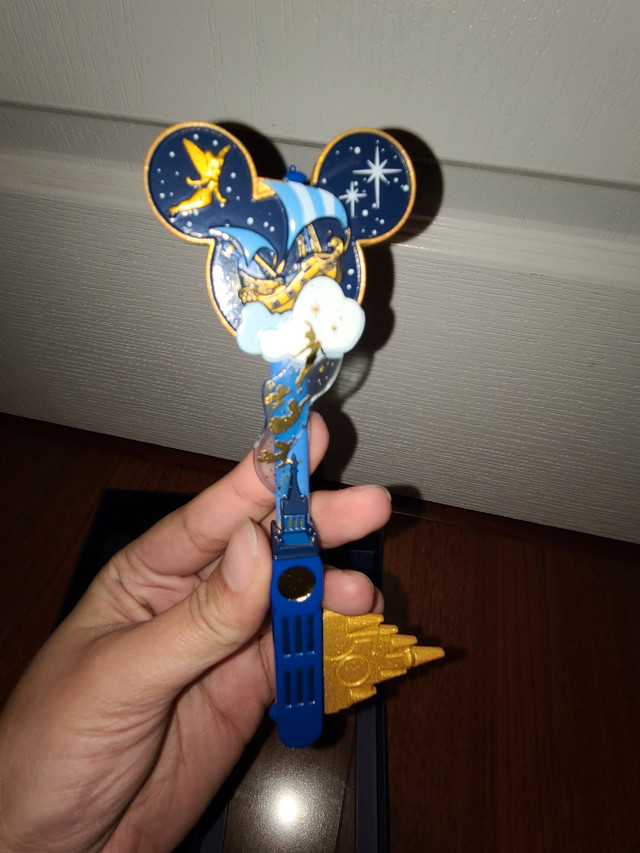Disney Mickey Mouse The Main Attraction - Peter Pan's Flight Key in Arts & Collectibles in City of Toronto - Image 4
