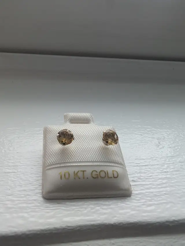 New 10K Yellow Gold Citrine Earrings For Sale in Jewellery & Watches in London - Image 2