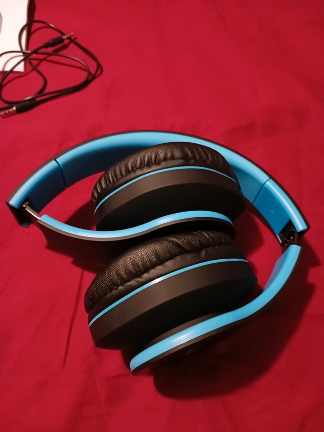 Zihnic Bluetooth Over The Ear Headphones  in Headphones in City of Halifax - Image 4