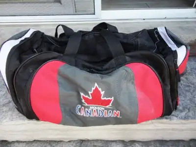 Molson Canadian Gym Bag Duffle Bag - No damage or issues, View more