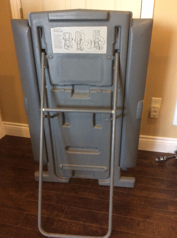 Office Instruction Easel Duramax Good Condition Working Business in Other Business & Industrial in Fredericton - Image 2