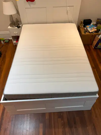 C’est un matelas à ressorts, deux places, offrant un bon maintien. Il est robuste, aisément transpor...