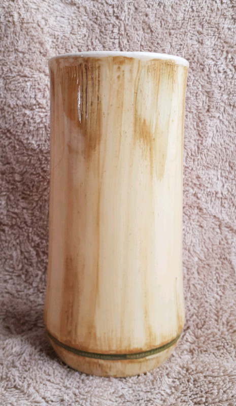 Vintage Island Worcester Bamboo look Vase from Jamaica in Arts & Collectibles in Leamington - Image 3