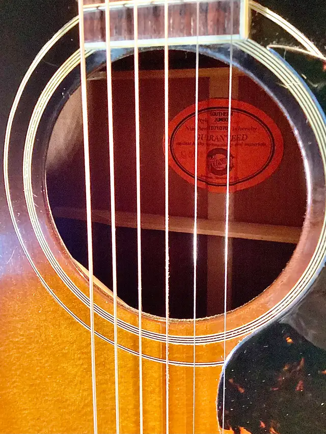 Gibson Southern Jumbo Sunburst - 2001 in Guitars in Oakville / Halton Region - Image 7