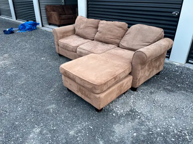 reversible sectional in Couches & Futons in Napanee - Image 4
