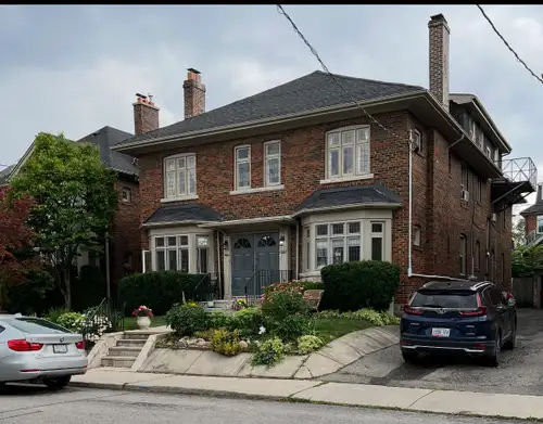 144A Highbourne Road located 1 block south of Eglinton Avenue and 1 block east of Avenue Road. Apart...