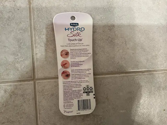 Schick Hydro Silk Touch-Up Razors with Precision Cover in Health & Special Needs in City of Toronto - Image 3
