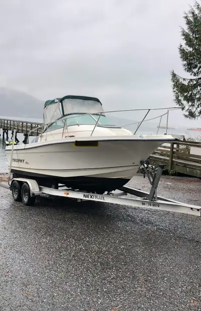• Powered by a 2007 Yamaha F150 with approximately 600 hours, mostly trolling, good fuel efficiency...