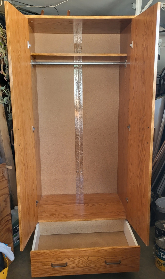 Free standing wardrobe Dressers & Wardrobes Lethbridge Kijiji