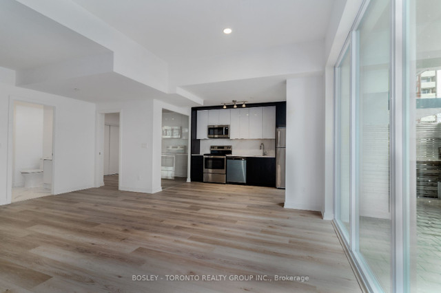Discover Luxury Living at Cardiff in Leaside! 3+1 BD 3 Bath in Long Term Rentals in City of Toronto - Image 4