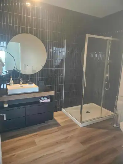 3 500$ / mois réduit pour les 2 prochaines années à 2 800 $ /mois (cause déménagement) Penthouse neu...