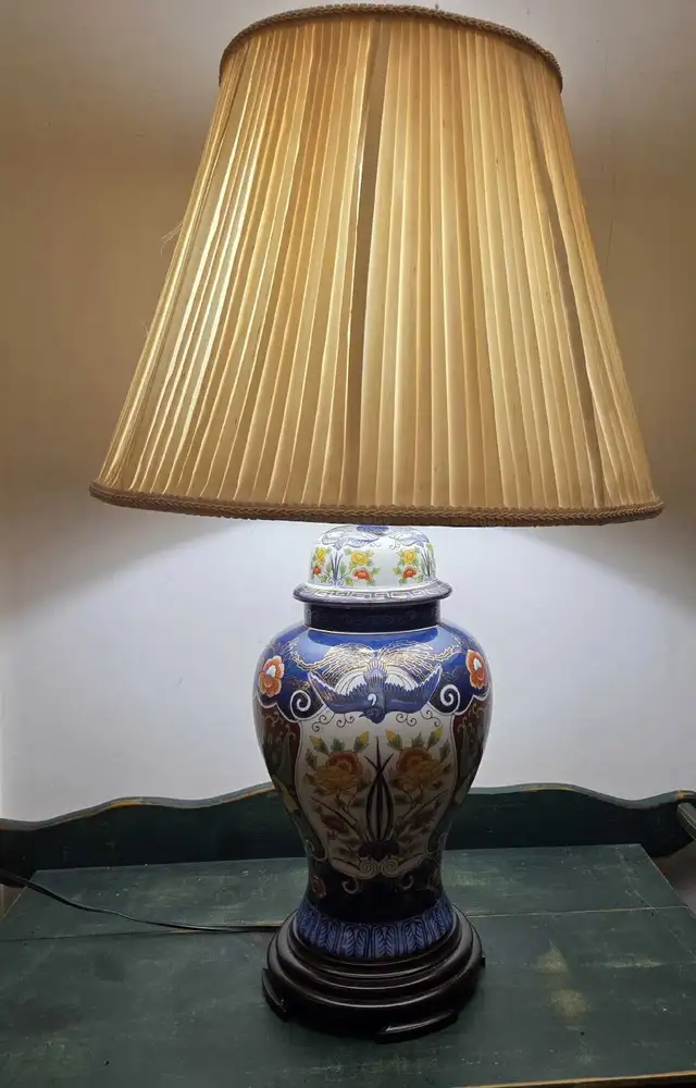 Vintage Large Japanese Asian Imari Porcelain Table Lamp in Indoor Lighting & Fans in City of Toronto - Image 4
