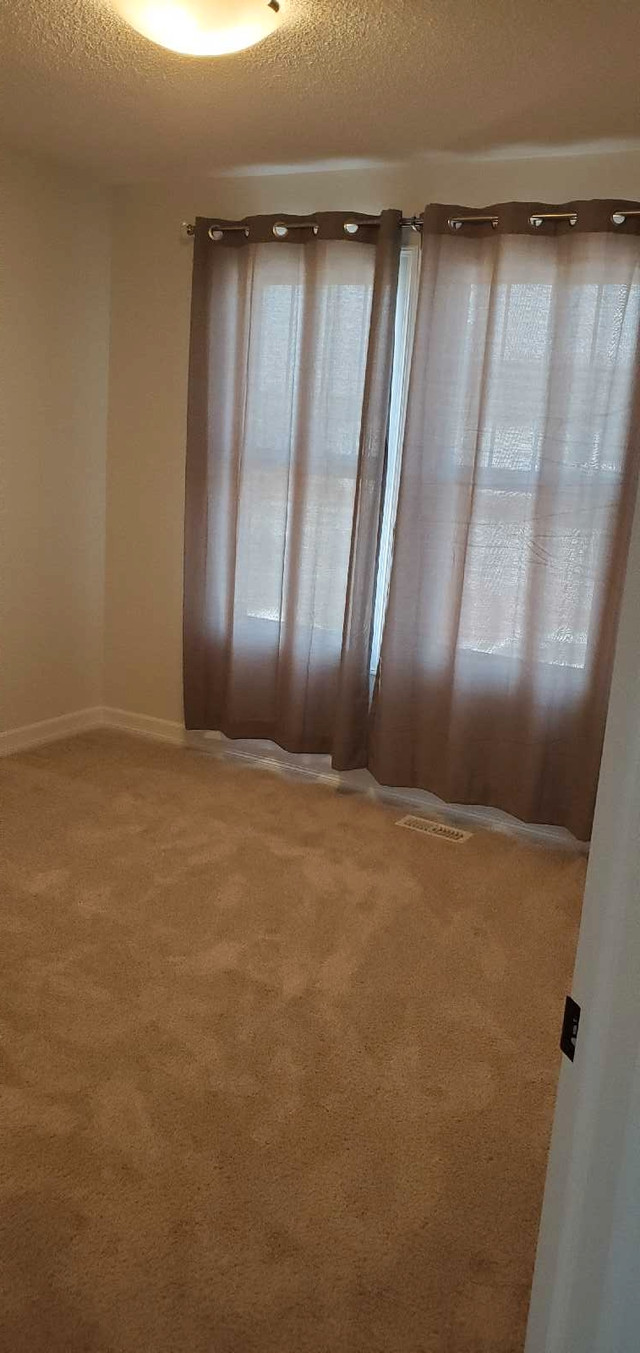Private room for rent in Room Rentals & Roommates in Edmonton - Image 2