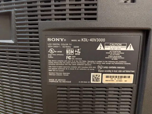 40" Sony Bravia LCD TV (1080p) - Perfect Working Order in TVs in City of Toronto - Image 4