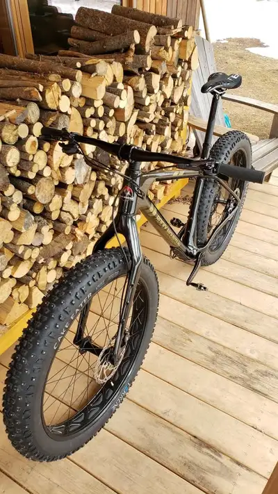2020 Rocky Mountain Suzi Q Carbon 70 Fat Bike Size XL Like New, View more