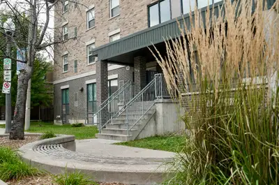 Pricing mentioned for Individual Rooms in a 4-5 bedroom apartment with 2 Individual bathrooms. Rent...