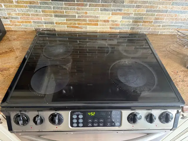 Cuisinière --- en attente in Stoves, Ovens & Ranges in Laval / North Shore - Image 3