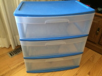 Storage unit size 22 by 24 by 16 hi in good condition