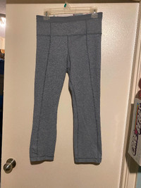 LULULEMON GREY BOTTOM ZIPPERED CROP LEGGINGS