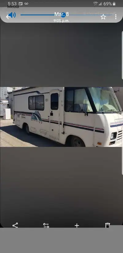 1993 Winnebago Warrior 90,000 km on 454 Onan generator 300 hours on it fridge works Stove Works slee...