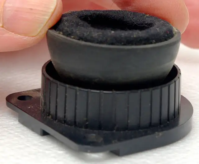Sony PS- Turntable Isolation Rubber Feet in Stereo Systems & Home Theatre in Edmonton - Image 4