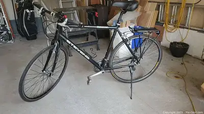 German-Made Stevens Strada 600 Hybrid Commuter – Large 22" Frame, View more