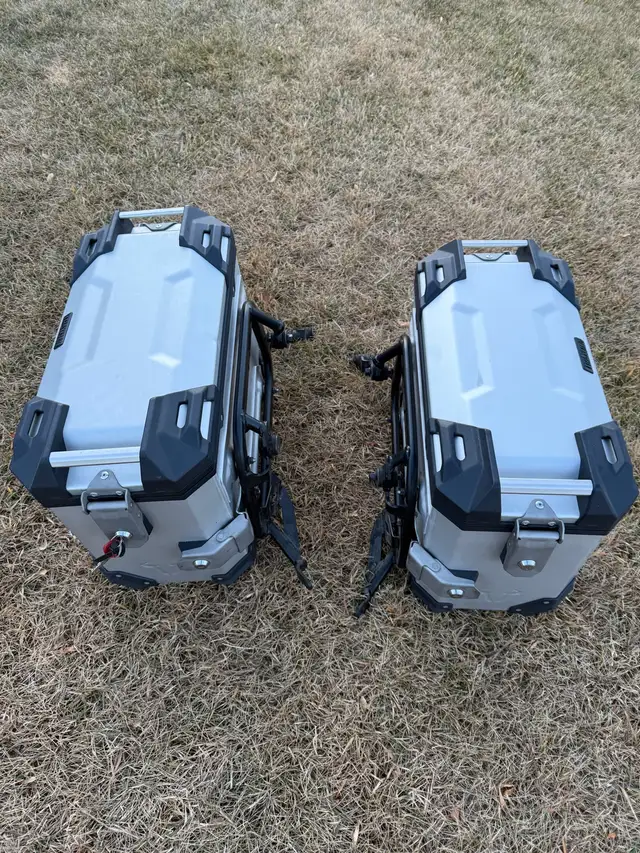Hard cases/Saddlebags in Motorcycle Parts & Accessories in Edmonton - Image 4