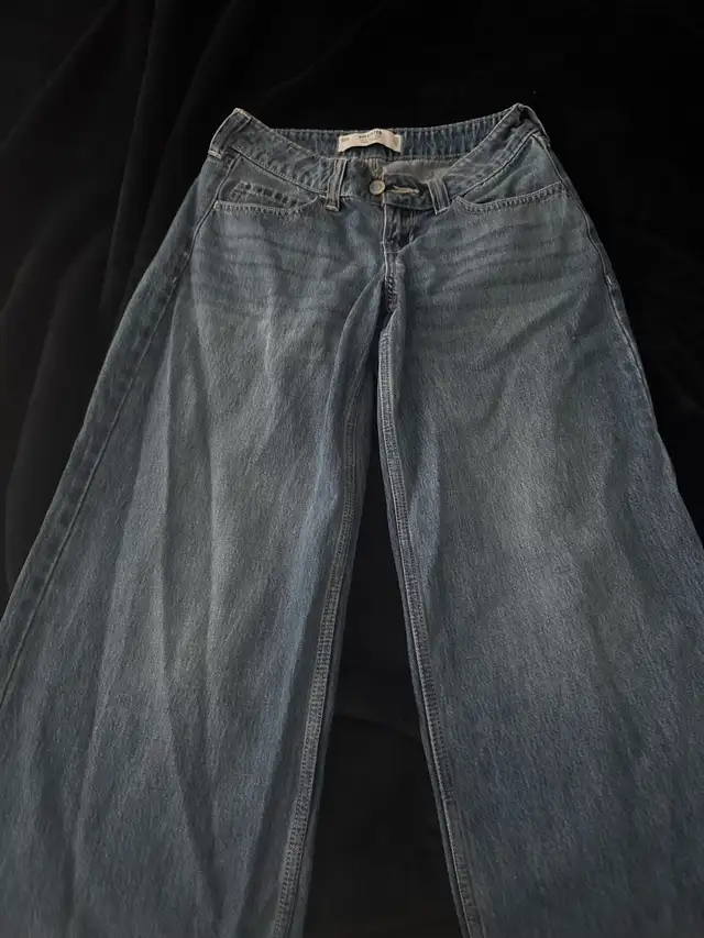  Hollister baggy jeans