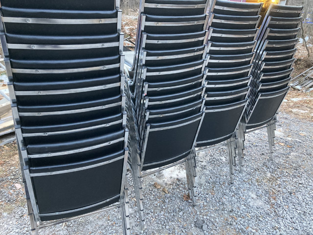 Chaises solides en métal dans Chaises, Fauteuils inclinables  à Ville de Québec - Image 3
