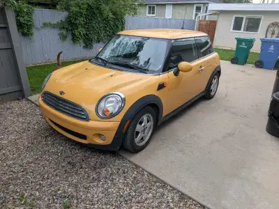 2007 Mini Cooper,manual transmission, AC ,Mellow Yellow, everything works