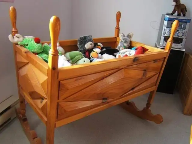 Berceau à pointes en pin massif NEUF in Other in Laurentides - Image 2