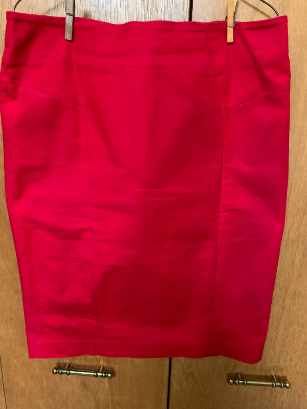 CLEO POPPY RED SEAMED PENCIL SKIRT in Women's - Dresses & Skirts in Oshawa / Durham Region