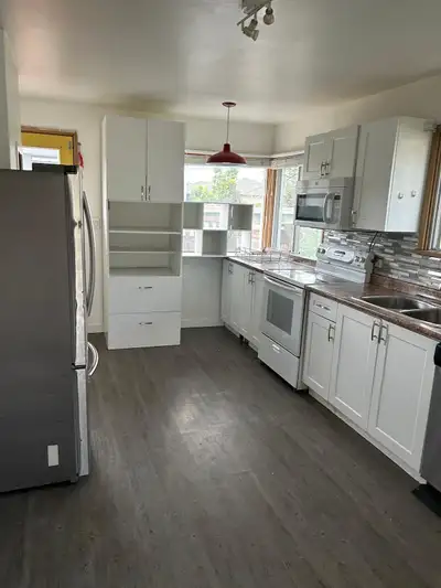 3 bedroom 1 washroom upper floor for rent