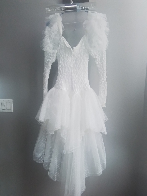 Magnifique robe de bal où robe de mariée. dans Mariage  à Sherbrooke - Image 2