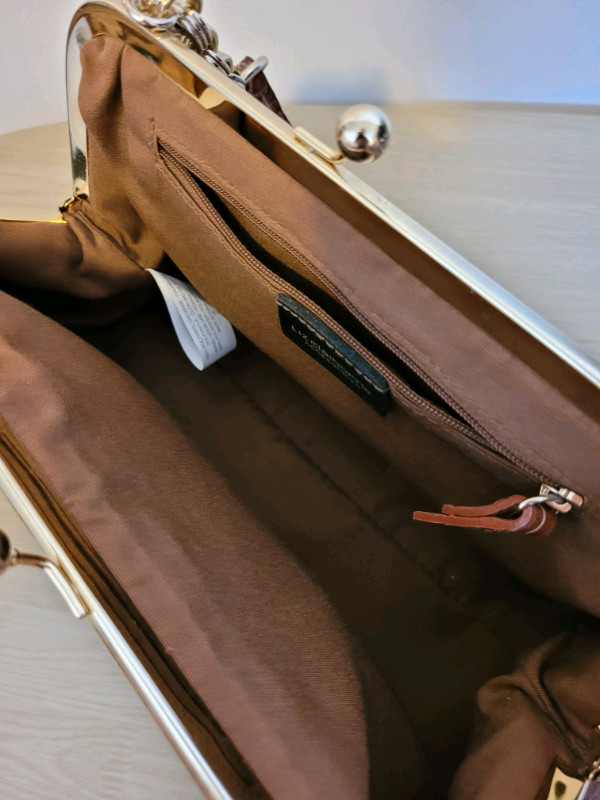 Liz Claiborne, sacoche couleur brun caramel ,caramel brown purse dans Autre  à Ouest de l’Île - Image 3