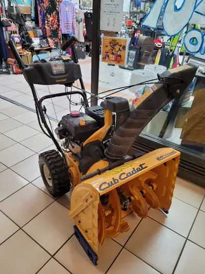 CUB CADET 24" 71124C 208CC ELECTRIC START OHV S.E.T. PERFECT FOR REMOVING SNOW FROM YOUR DRIVEWAY Pr...
