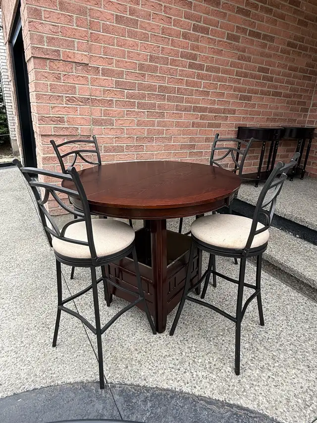 Round Wooden Table with 4 Free sturdy chairs in Dining Tables & Sets in Hamilton - Image 3